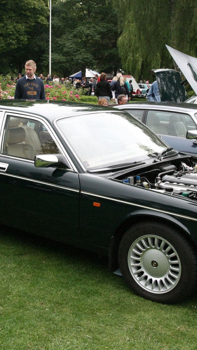 Daimler Double Six