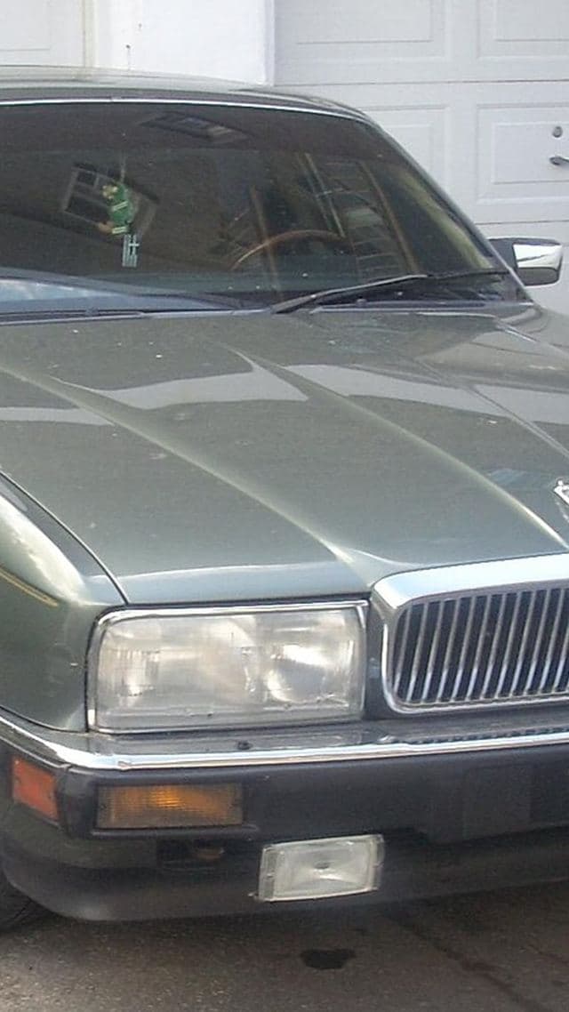 Jaguar XJ40