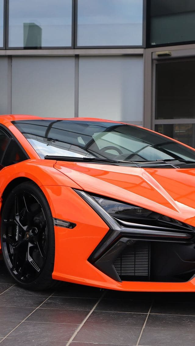 Lamborghini Revuelto