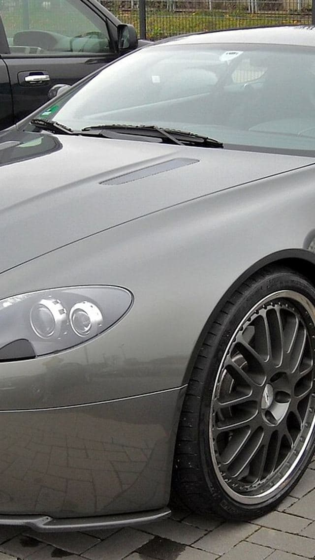 Aston Martin V8