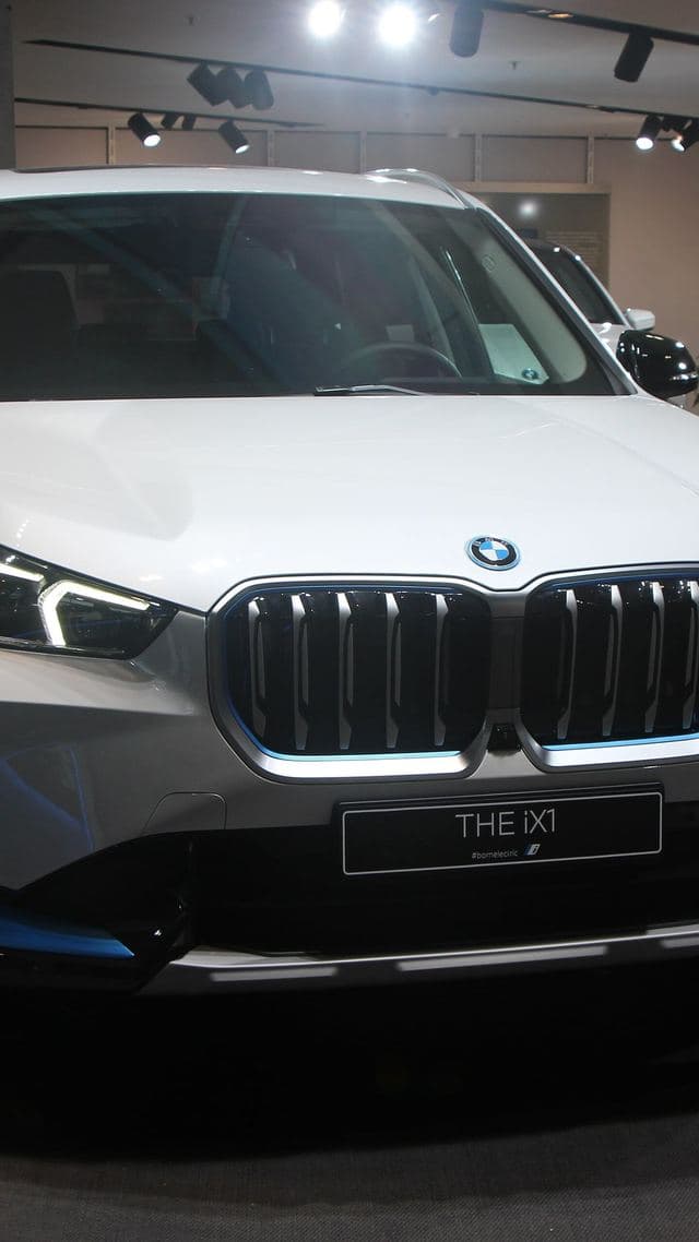 BMW iX1