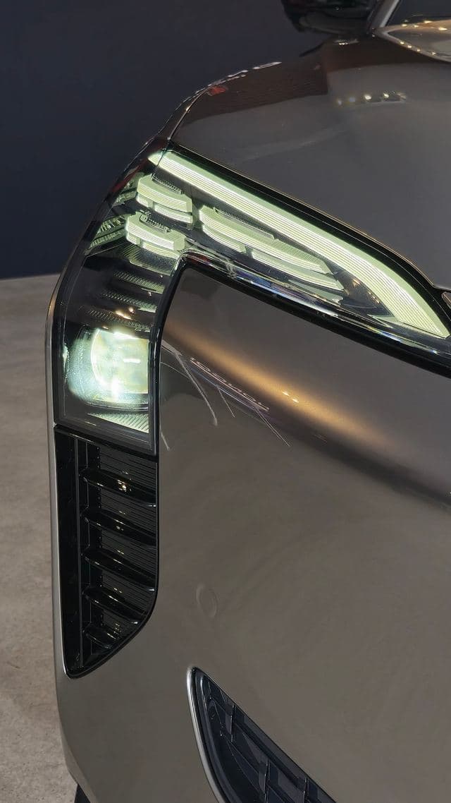 Hongqi EH7