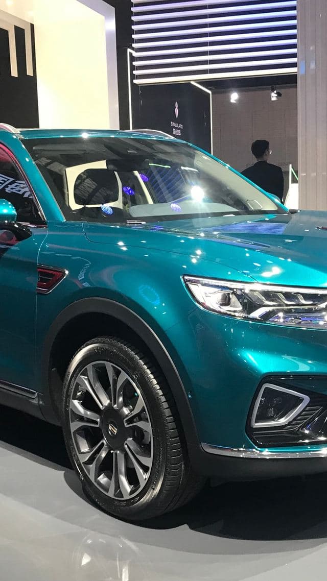 Hongqi HS5