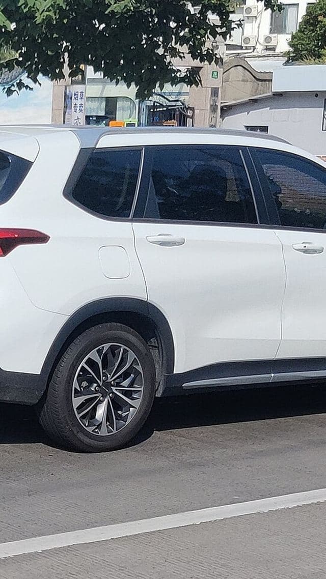 Maxus Euniq 6