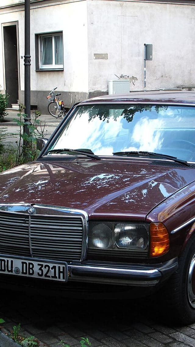 Mercedes-Benz 230