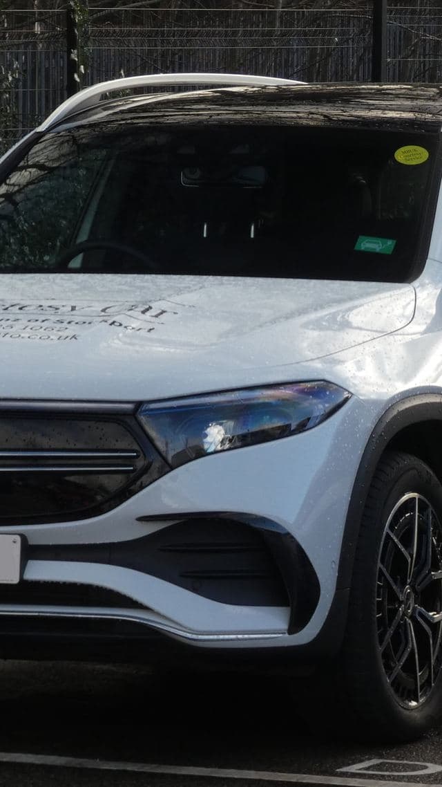 Mercedes-Benz EQB 300