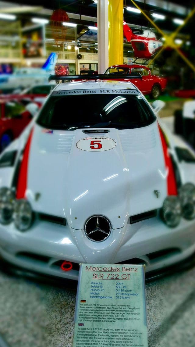 Mercedes-Benz SLR