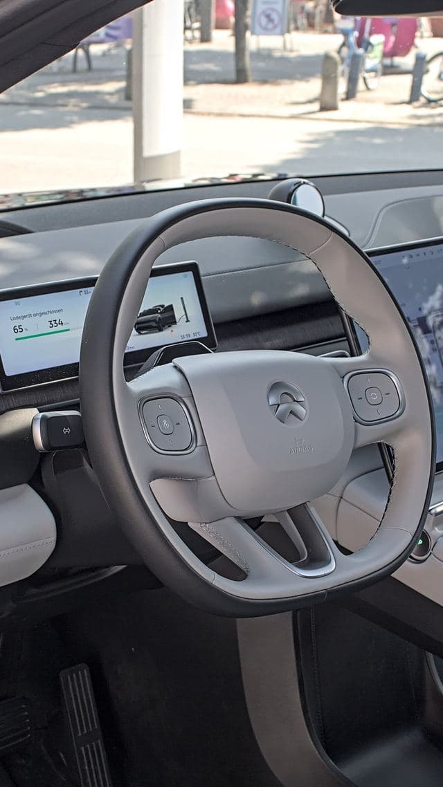 NIO EL6